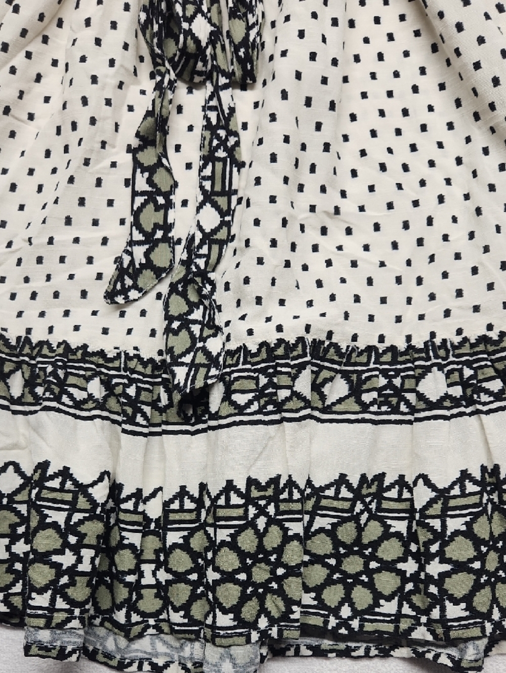 Knox Rose Off White Vneck Dress. SIZE M. 0066 - Picture 5 of 7